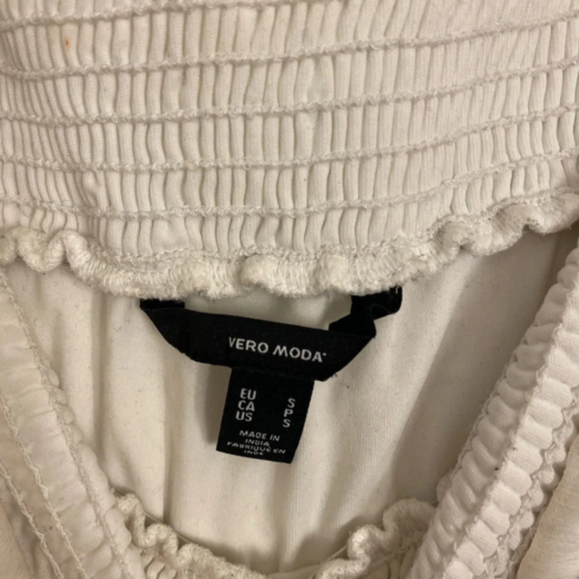 Vit volangkjol från Vero Moda - 2