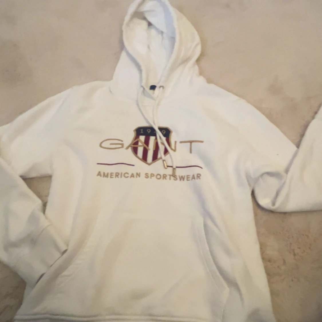 Vit hoodie från Gant