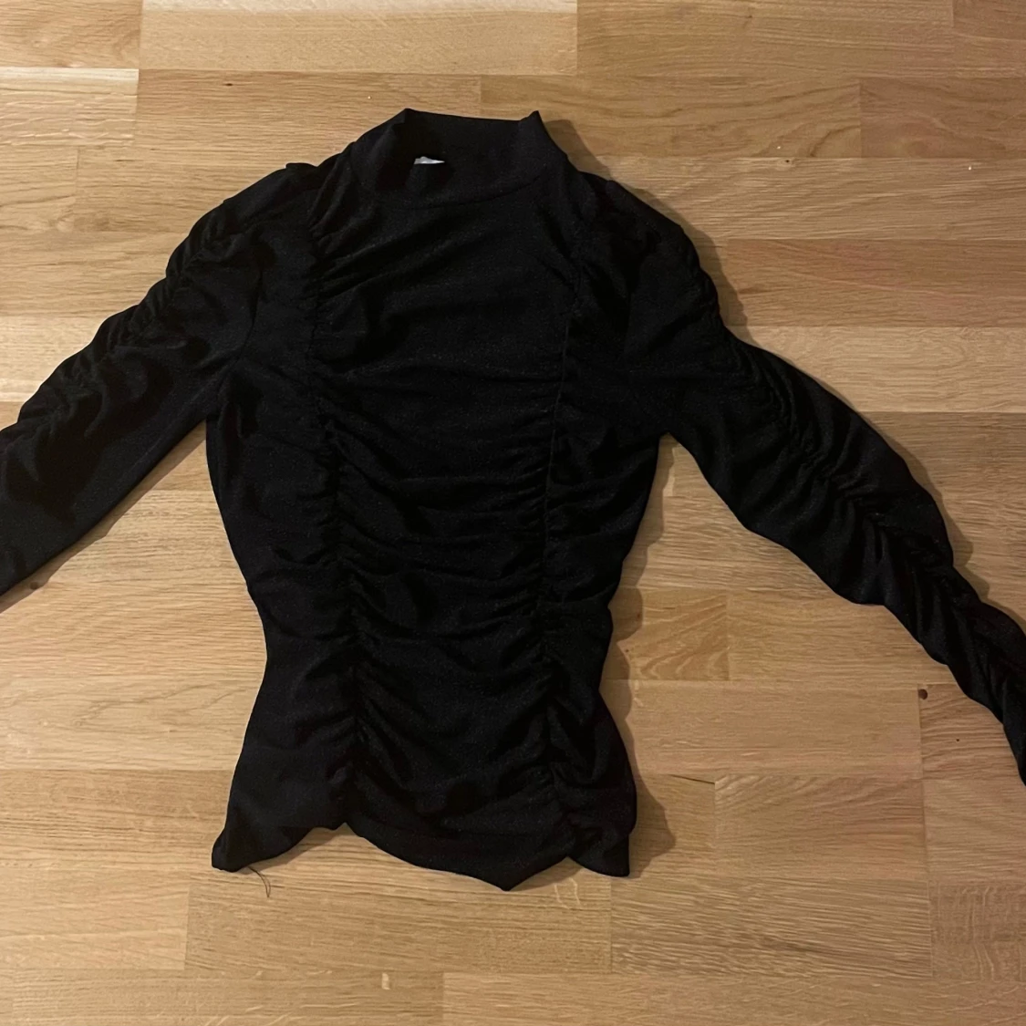 Svart glittrig topp från By Swan