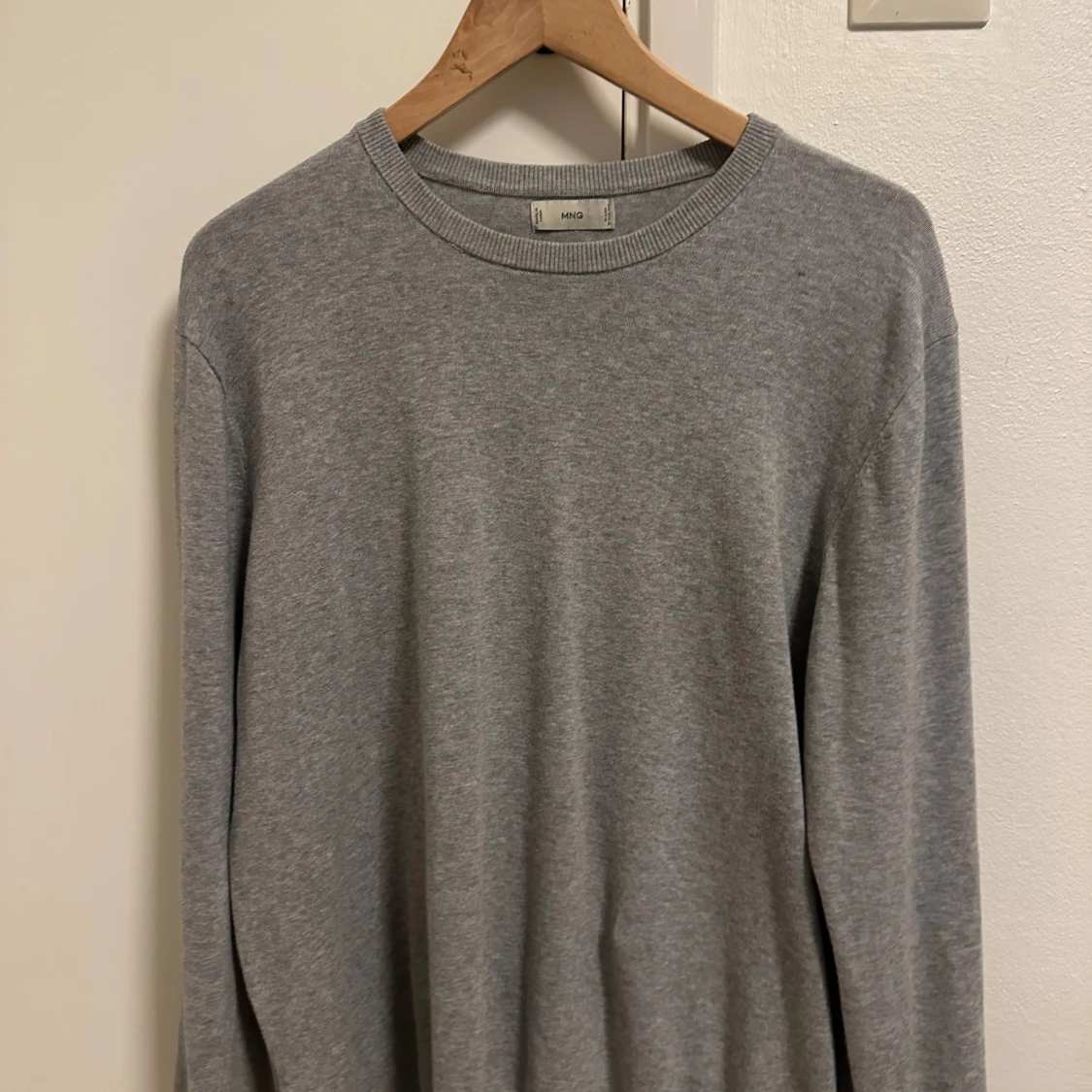 Grå bomullströja från MNG