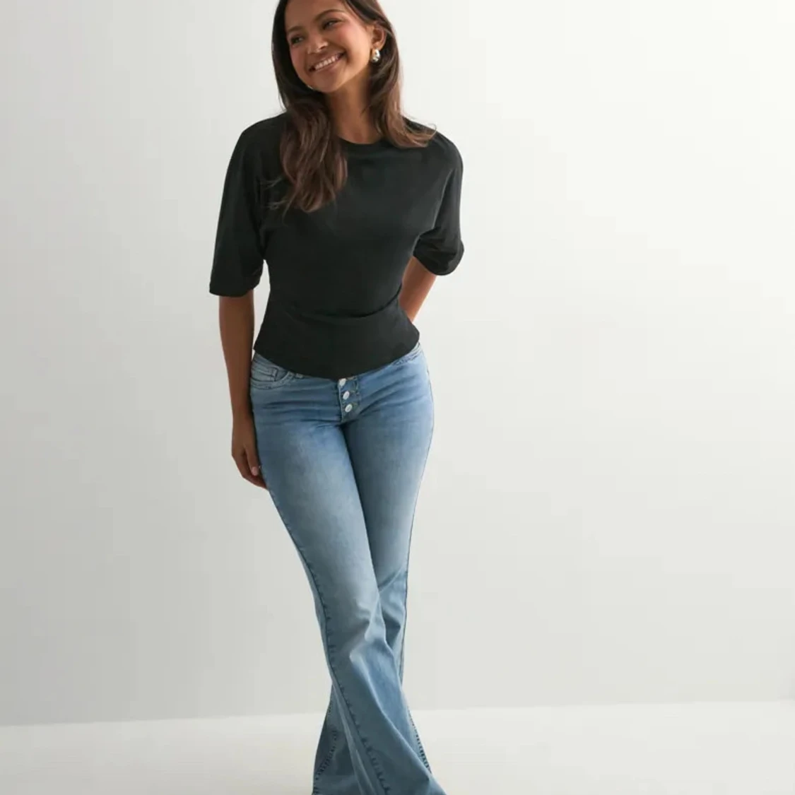 Svart topp med öppen rygg och knyt - 1