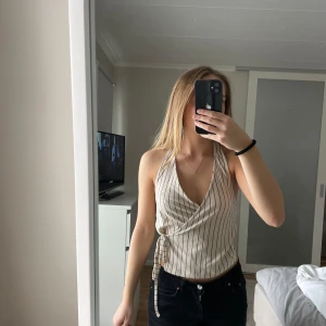 Randig omlott halterneck topp - Söt topp från Only som jag aldrig använt och prislappen är kvar. 