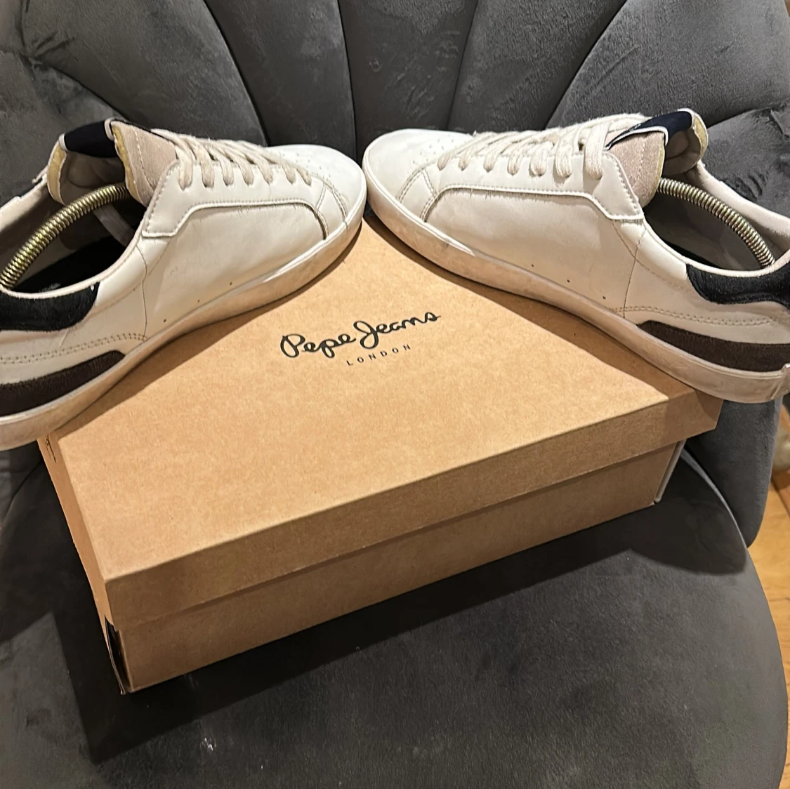 Pepe Jeans vita sneakers med blå detalj - 3