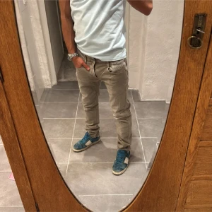 Replay jeans  - Ett par snygga byxor från Replay i storlek W30 L30 i modellen Anbbas 