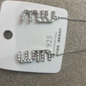 Örhäng miu Miu  - Snygga örhänge 