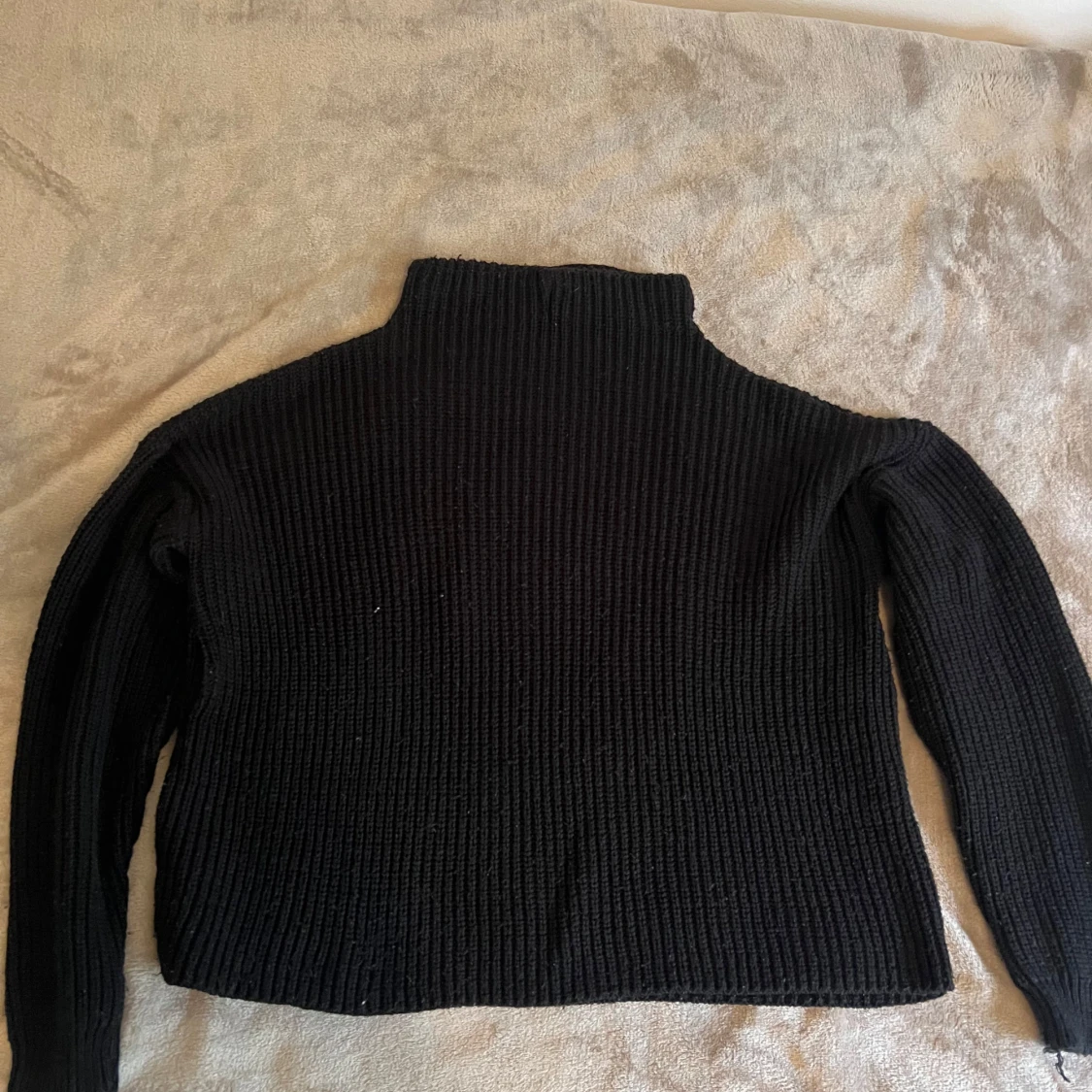 Svart stickad polotröja - 2