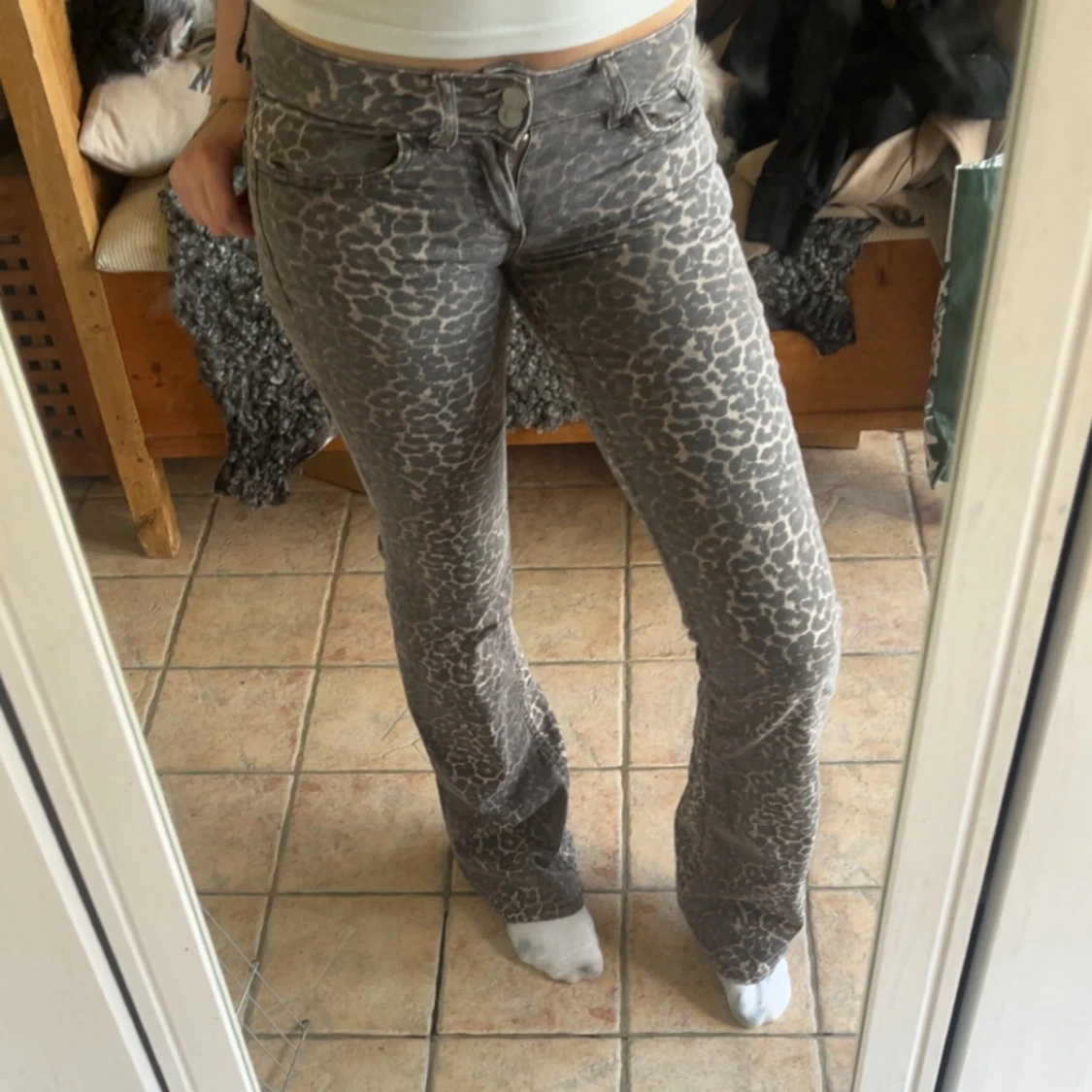 Grå leopardmönstrade bootcut jeans - 2