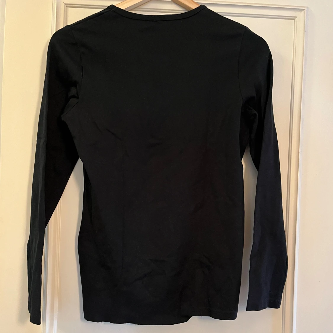 Svart långärmad tröja från Lindex - 1