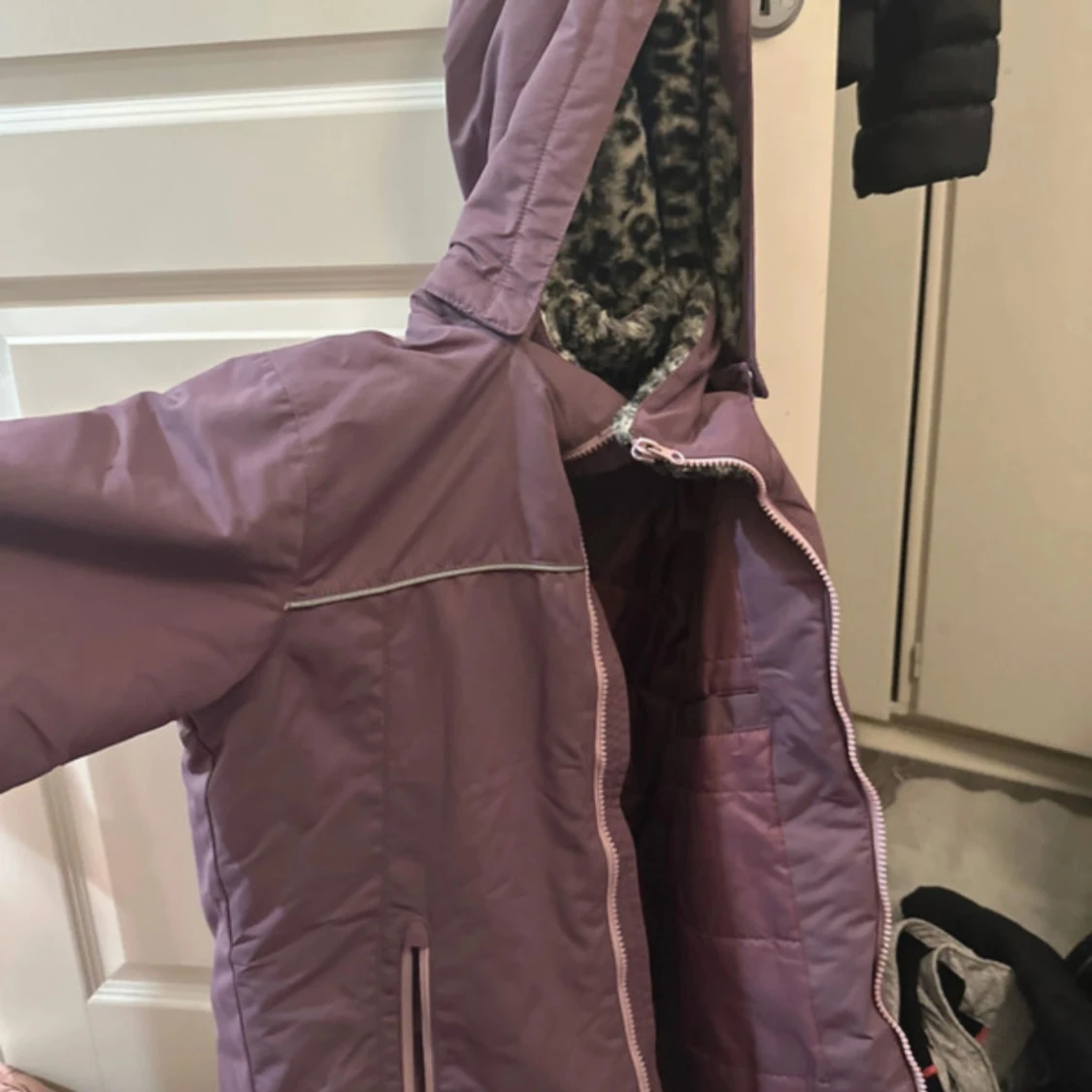 Lila vinterjacka med leopardfoder - 2