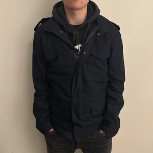 Field Jacka - - Condition: 9/10 - Color: Navy Blue  - Size:  M/L