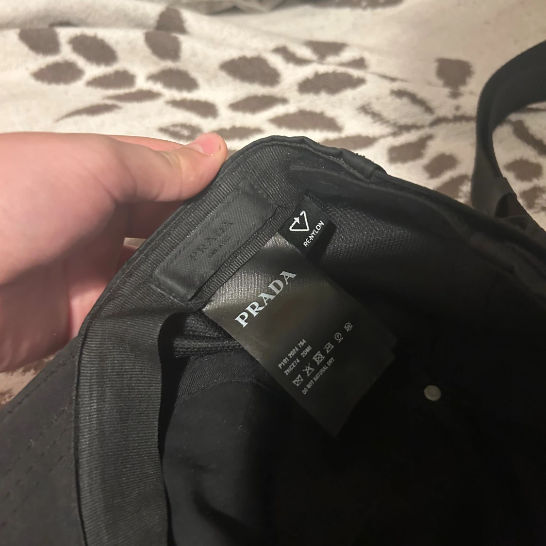 Svart keps från Prada i nylon - 3