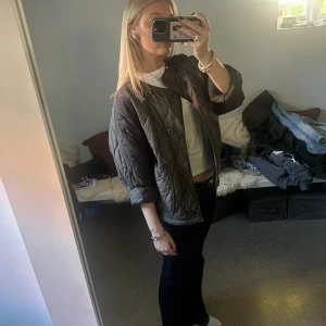 Quiltad jacka  - Grön quiltad jacka, slutsåld från Zara 