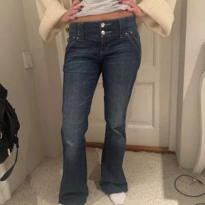 Lågmidjade jeans  - Mörkblå lågmidjade jeans 