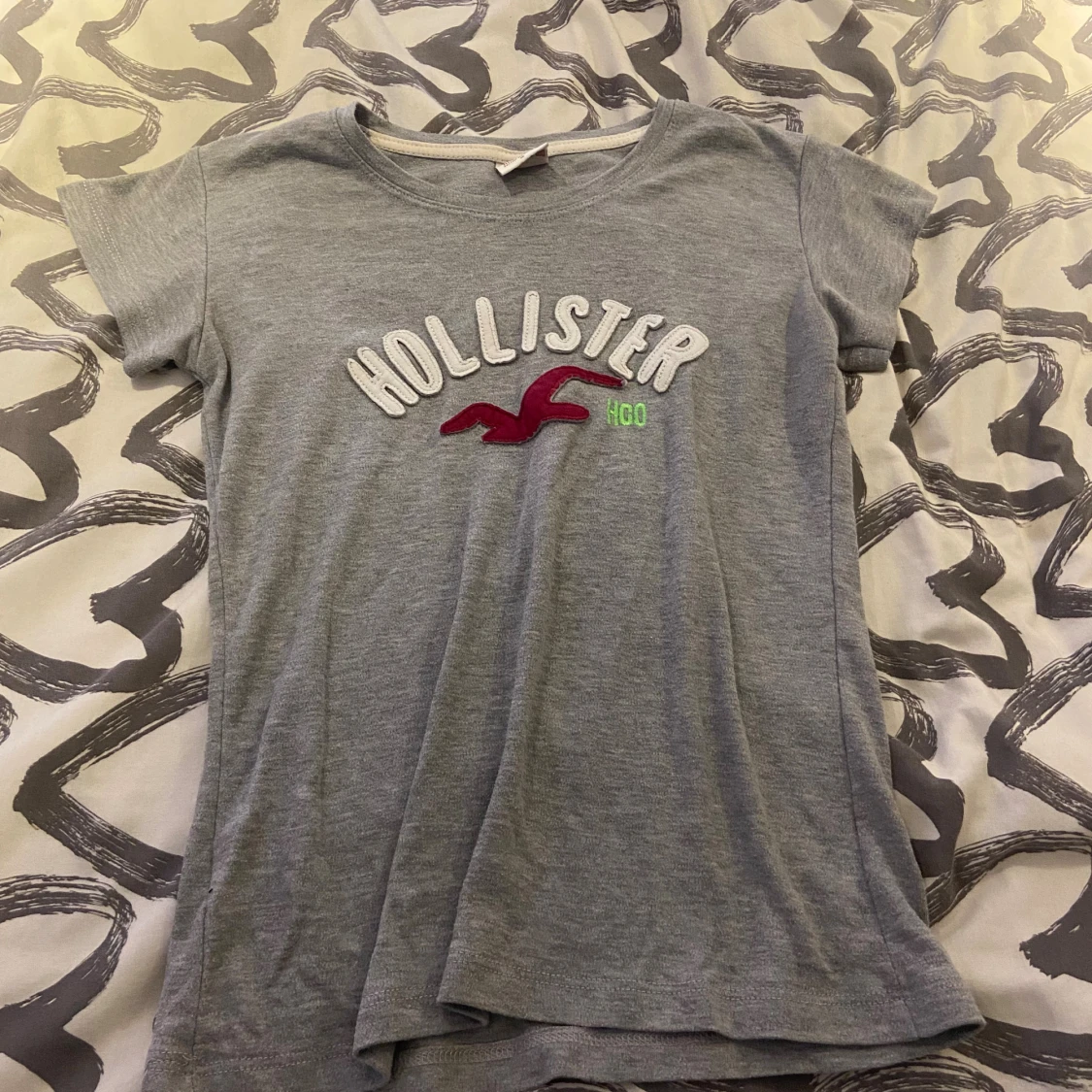Grå Hollister t-shirt med logga