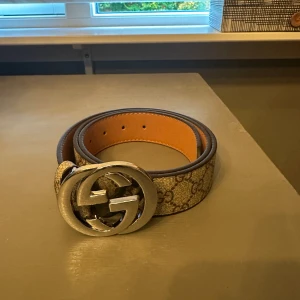 G skärp med silver logga - G skärp med silver logga, stl 110cm.                    Hör av er vid frågor finns mer än bälten👌! Vid snabb affär löser jag bra pris