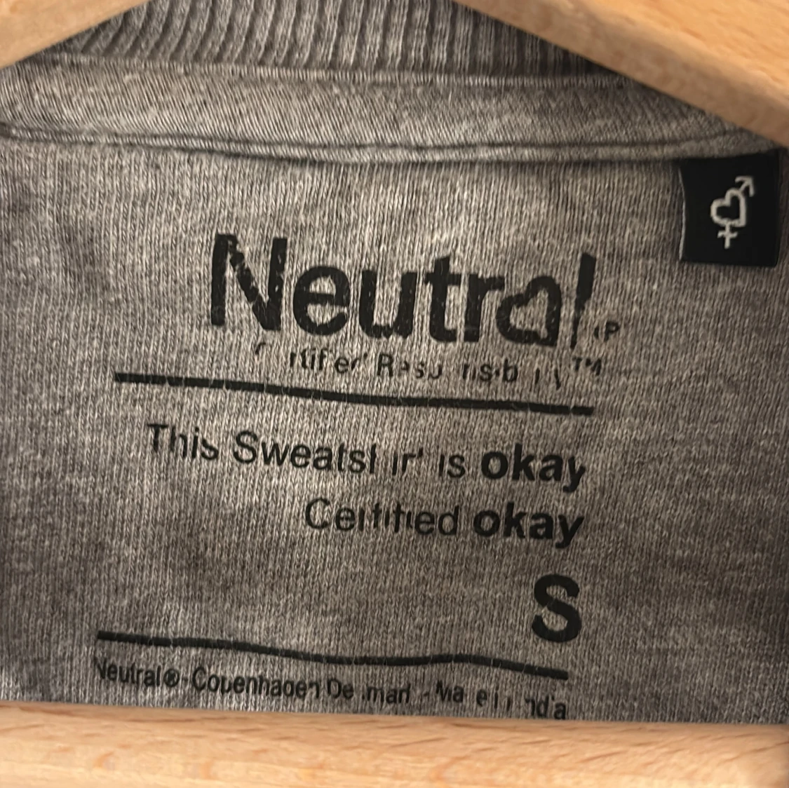 Grå sweatshirt från Neutral i bomull - 1