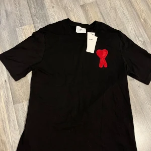 T-shirt - Säljer min helt nya t-shirt. Har endast testats. 