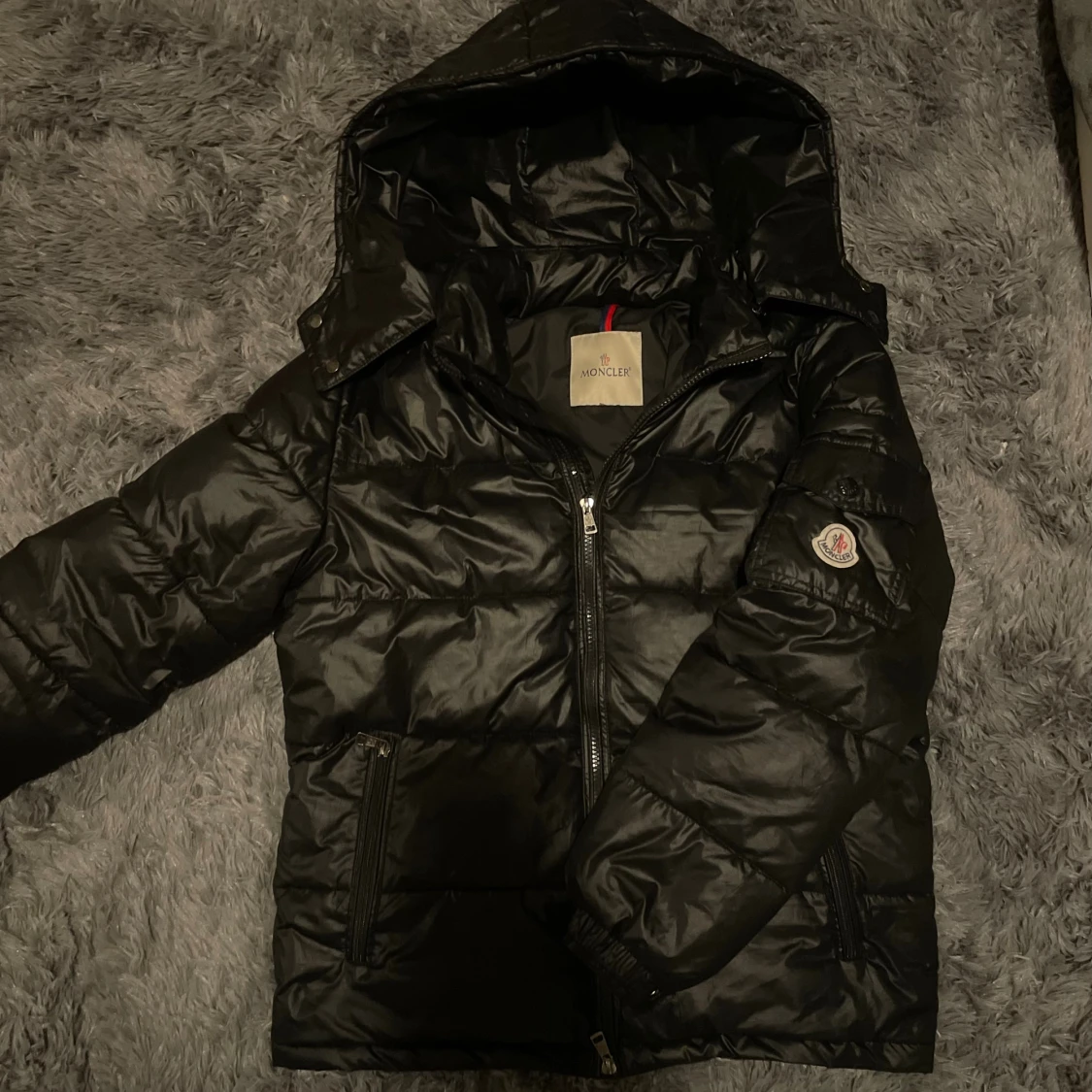 Moncler maya svart
