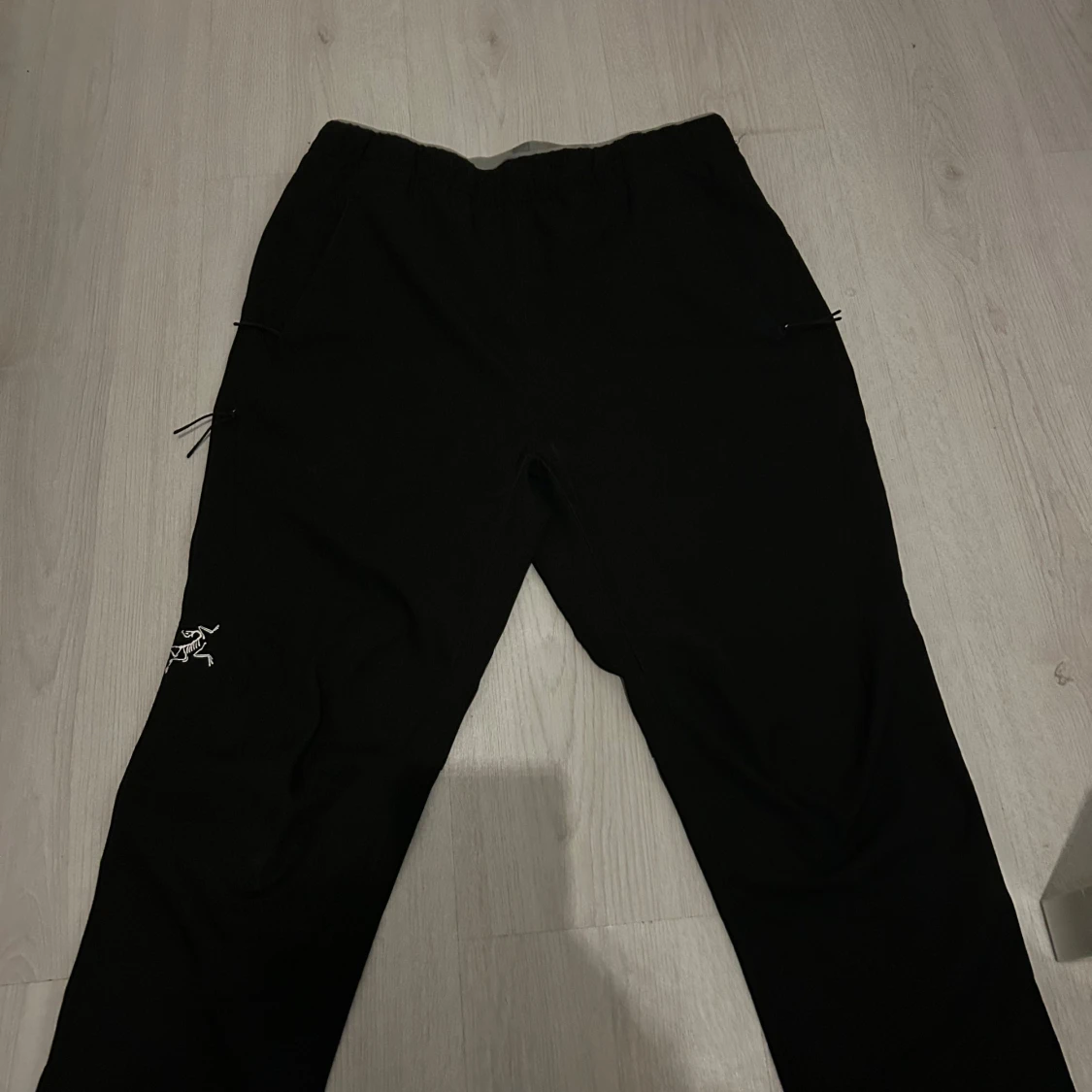 Svarta Arc'teryx byxor 