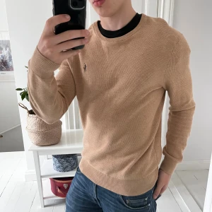 Ralph Lauren sweatshirt prima cotton  - Ralph Lauren sweatshirt prima cotton  i storlek M. sitter fint på modellen som är 180,75 kg. Väldigt najs! ✌️