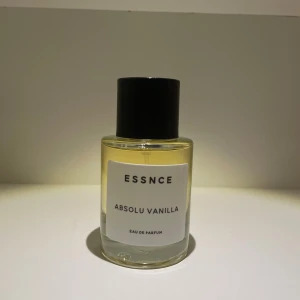 ESSNCE Absolu Vanilla  - Helt oanvänd parfym från essnce i doften absolu vanilla, endast testad en gång o säljer då doften inte passar mig!