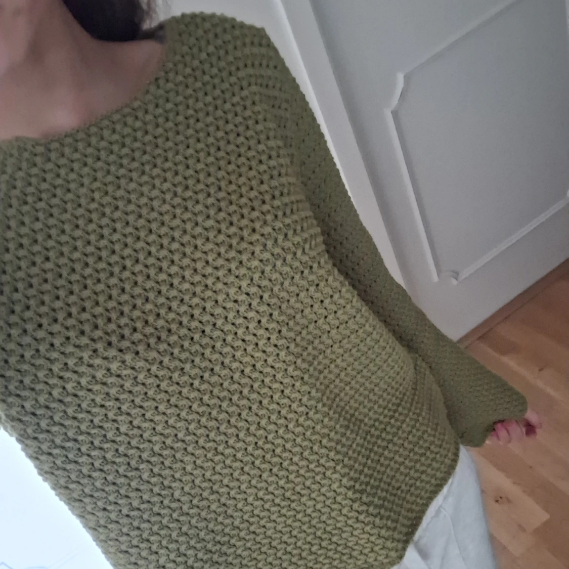 Olivgrön stickad tröja  - 1