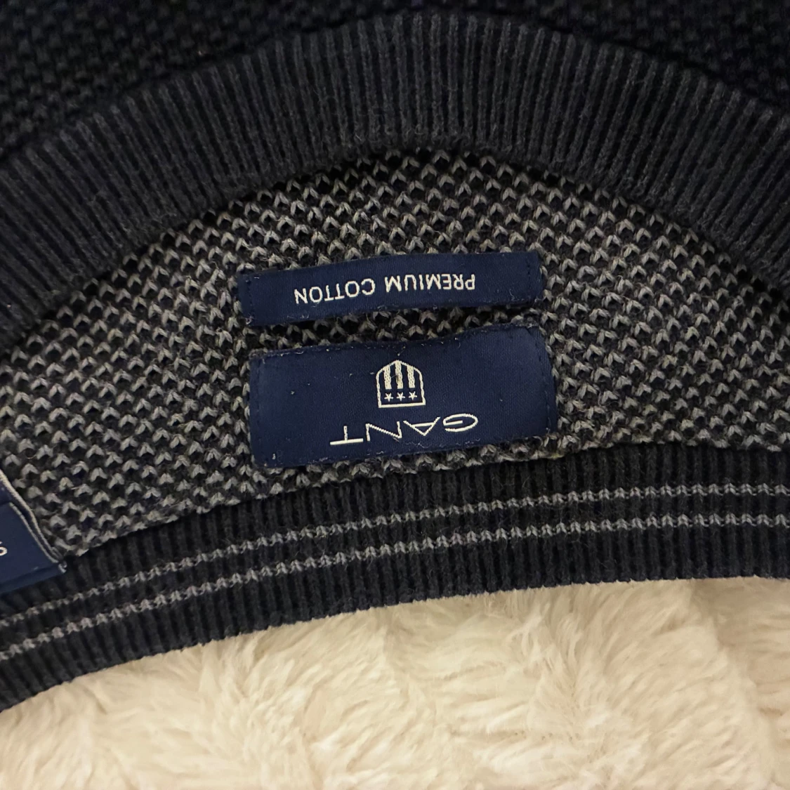 Mörkblå stickad tröja från GANT - 2