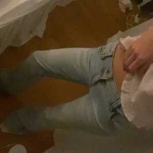 Cheap Monday jenas i ljusblå - säljer mina cheap monday jeans i ljusblå, såå fina men tyvärr lite för långa för mig (dom har lite slitningar längst ner på benen)💗💗kontakta om du har några frågor o pris kan diskuteras