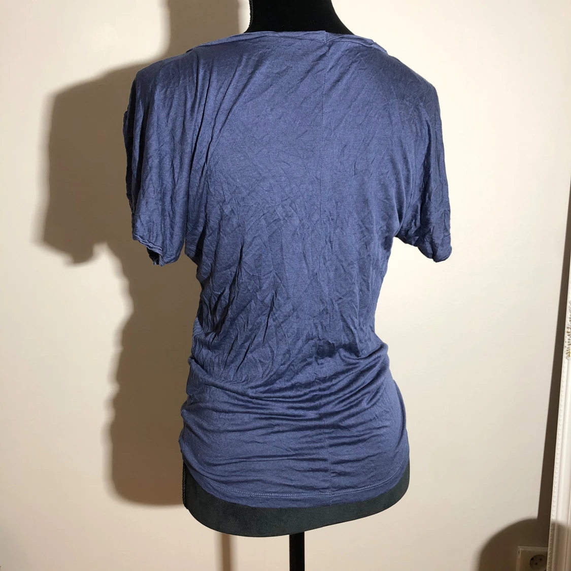 Blå topp med v-ringning - 1