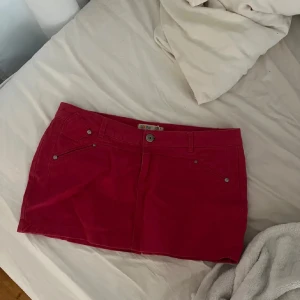 Rosa manchesterkjol - Skitsnygg jeanskjol som är perfekt med en stickad tröja till hösten💋💋