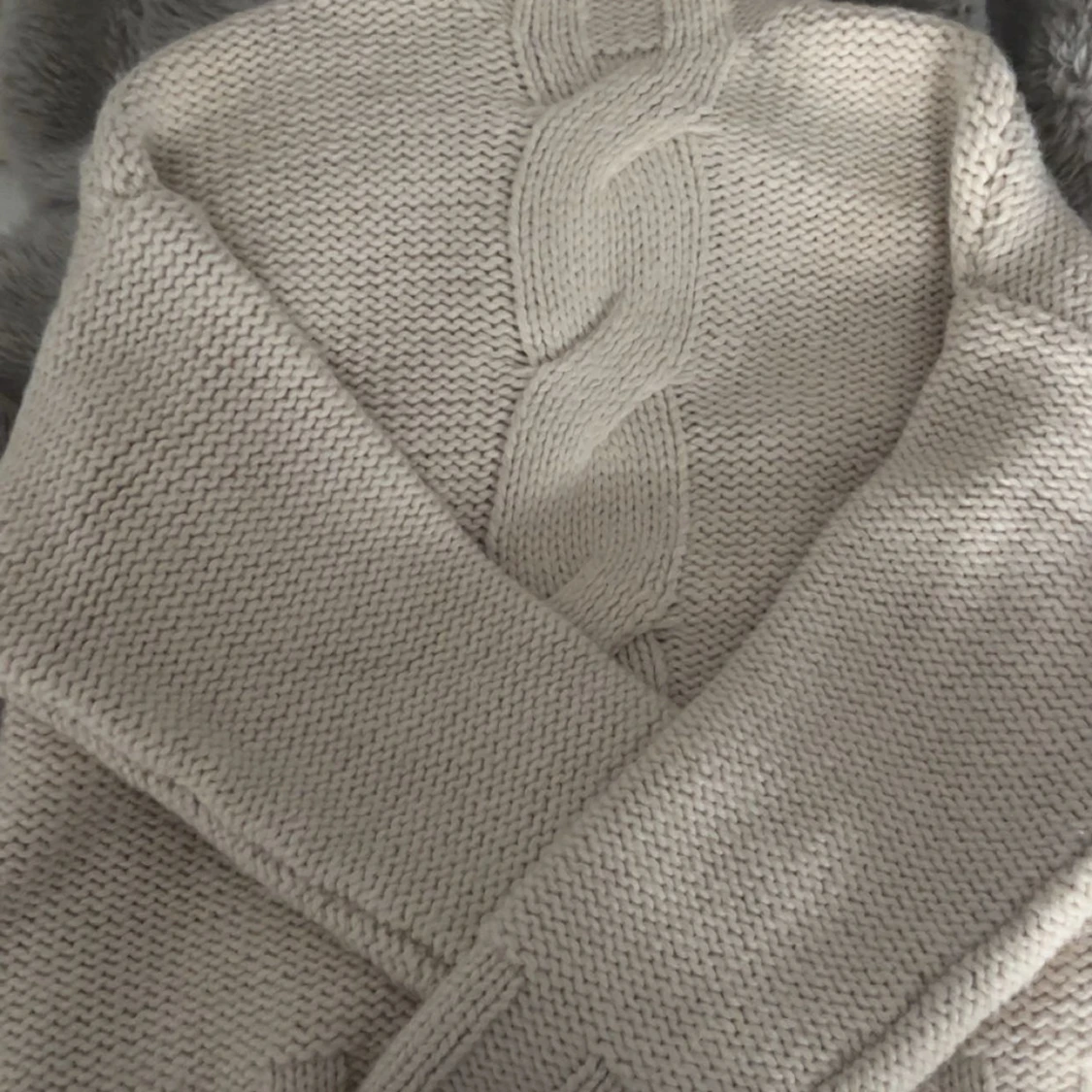 Beige stickad tröja från Zara  - 3