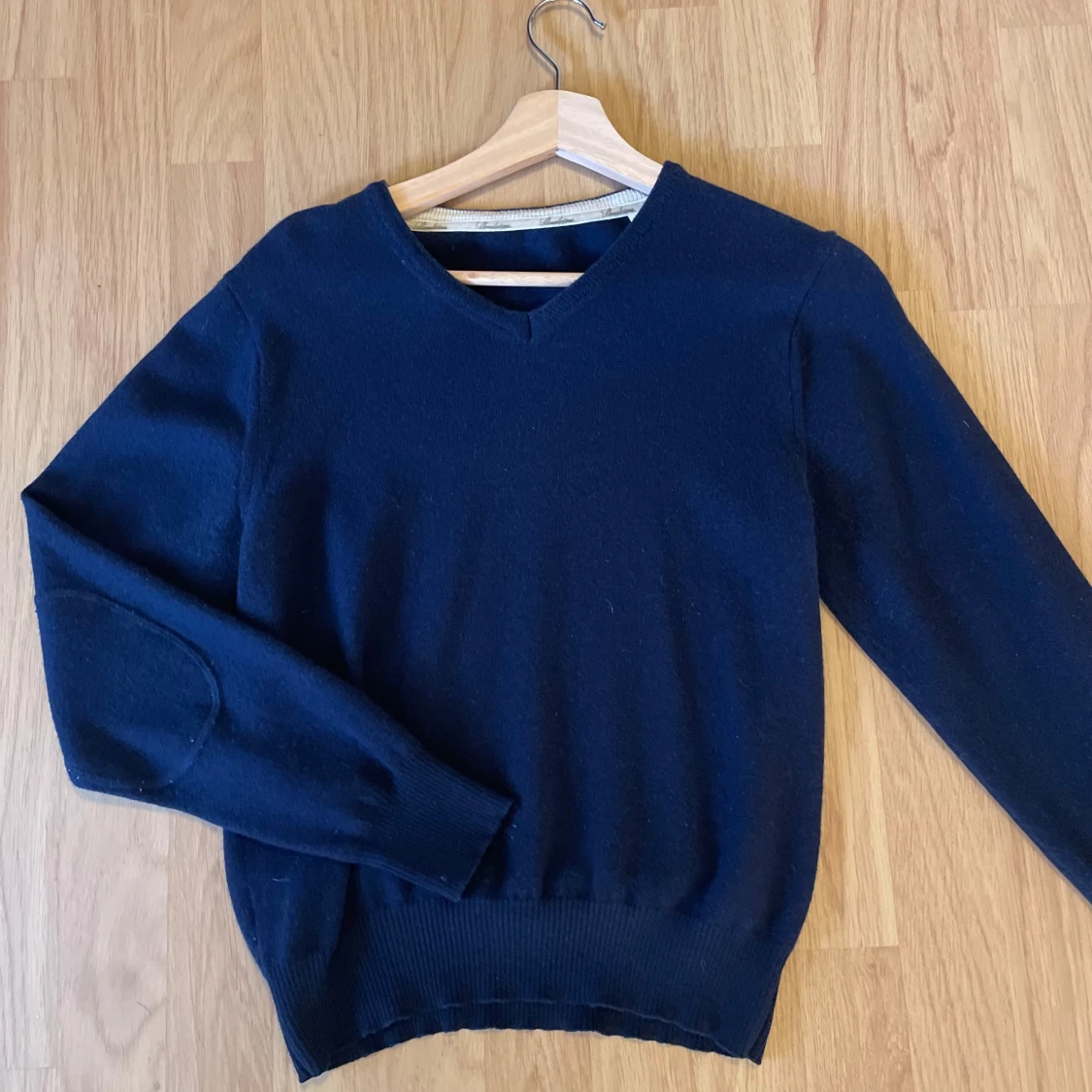 Mörkblå v-ringad tröja Stenströms helt ny
