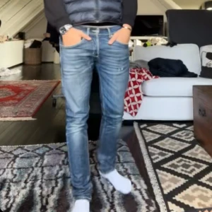 Dondups jeans - Mörkblåa dondups storlek 31 sjukt snygga ny skick vid fler frågor eller bilder hör av dig!