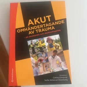 Akut omhändertagande av trauma – på skadeplats och akutmottagning - En modern och praktisk bok om hur man hanterar akuta trauman, från olycksplats till akutmottagning. Perfekt för dig som pluggar till sjuksköterska, läkare eller vill veta mer om akutsjukvård och insatser vid olyckor.