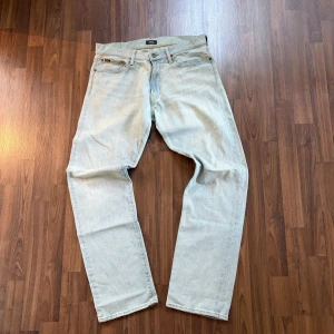 Sjukt Feta Ralph Lauren Jeans - Tja! As feta Ralph Lauren jeans, otroligt fet färg och sjuka detaljer. Helt sjuk kvalité på dessa. Passform Loose. Storlek W32 L34. 10/10 Skick. Hör av dig om du vill ha mått eller har någon fundering!