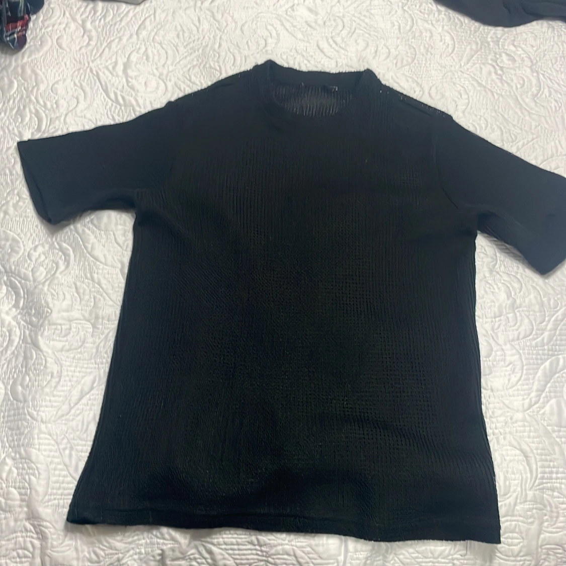 Svart stickad t-shirt med struktur