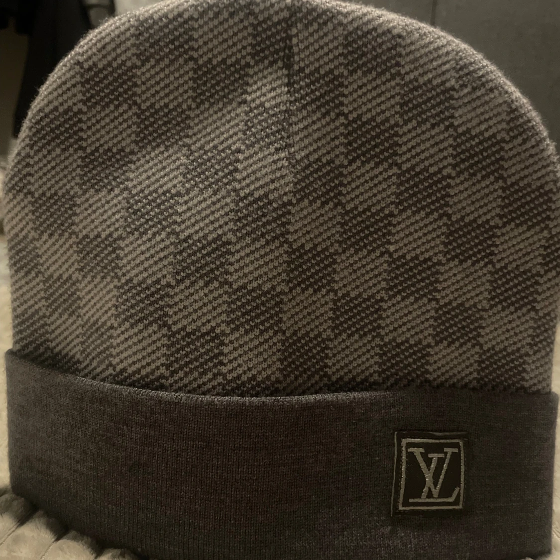 Grå rutig mössa från Louis Vuitton - 2
