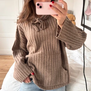 Stickad hoodie  - Så snygg