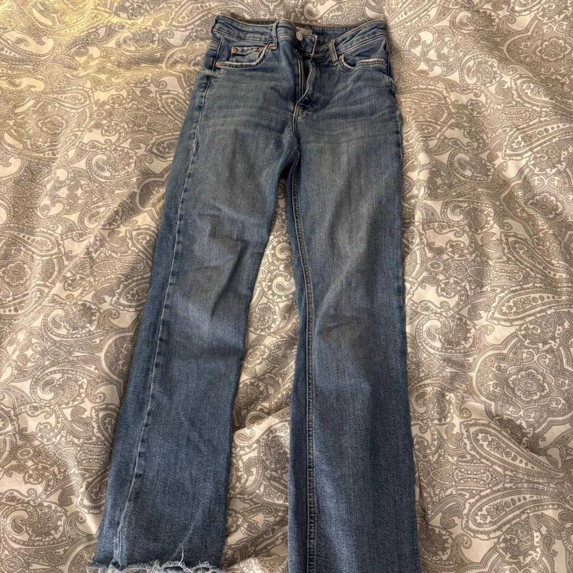  blå jeans högmidjade 