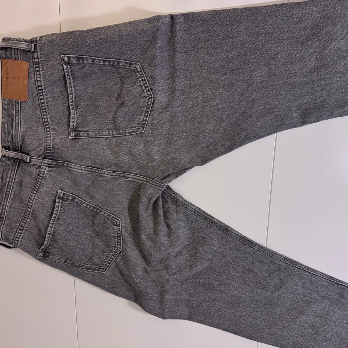 Grå jeans från Jack & Jones - 2