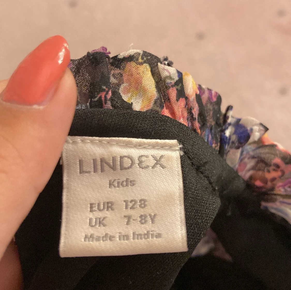 Blommig volangblus från Lindex🥰 - 3