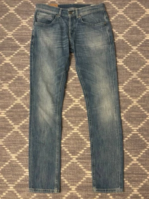 Dondup Jeans George - Dondup Jeans George | w30 | Skick: 9,5/10 inprincip helt oanvända!| frakten sker på köparens bekostnad via Instabox eller PostNord! | Hör av dig vid frågor eller funderingar!