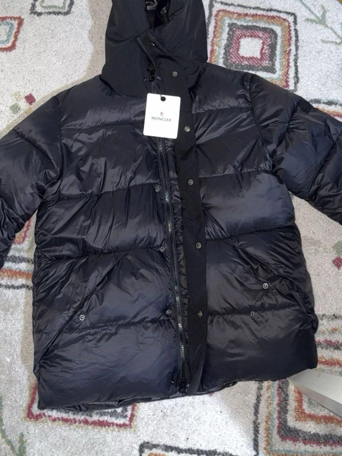 Svart Moncler dunjacka med huva - 1