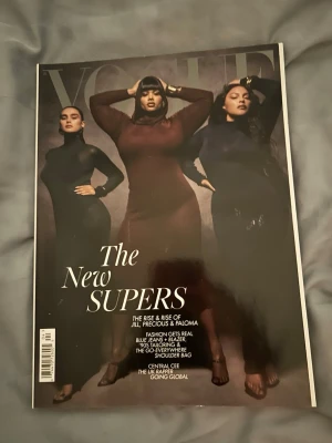 Vogue British April 2023 (Precious Lee, Jill Kortleve & Paloma Elsesser) - Säljer för 200, köper du alla tidningar jag har kan du få dem för 2000 eller 3 för 500<3