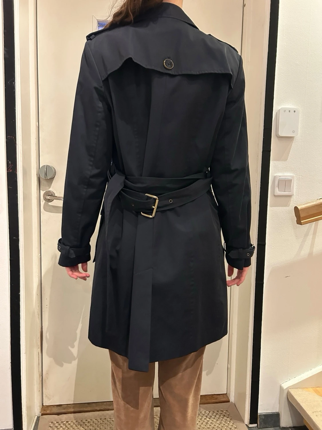 Michael kors- Svart trenchcoat med bälte och knappar - 1