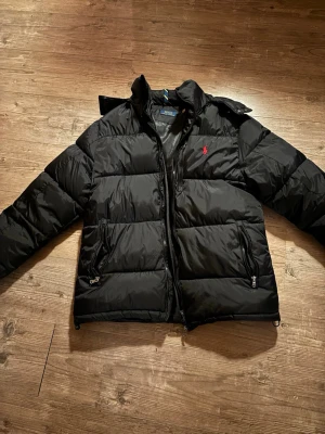 Svart Polo Ralph Lauren jacka - Svart Ralph lauren jacka storlek M