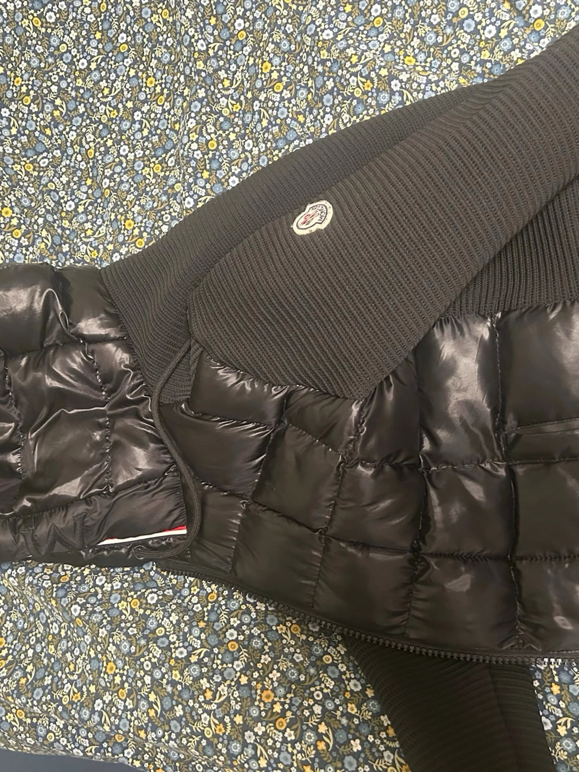 Svart Moncler puffar cardigan med huva - 1