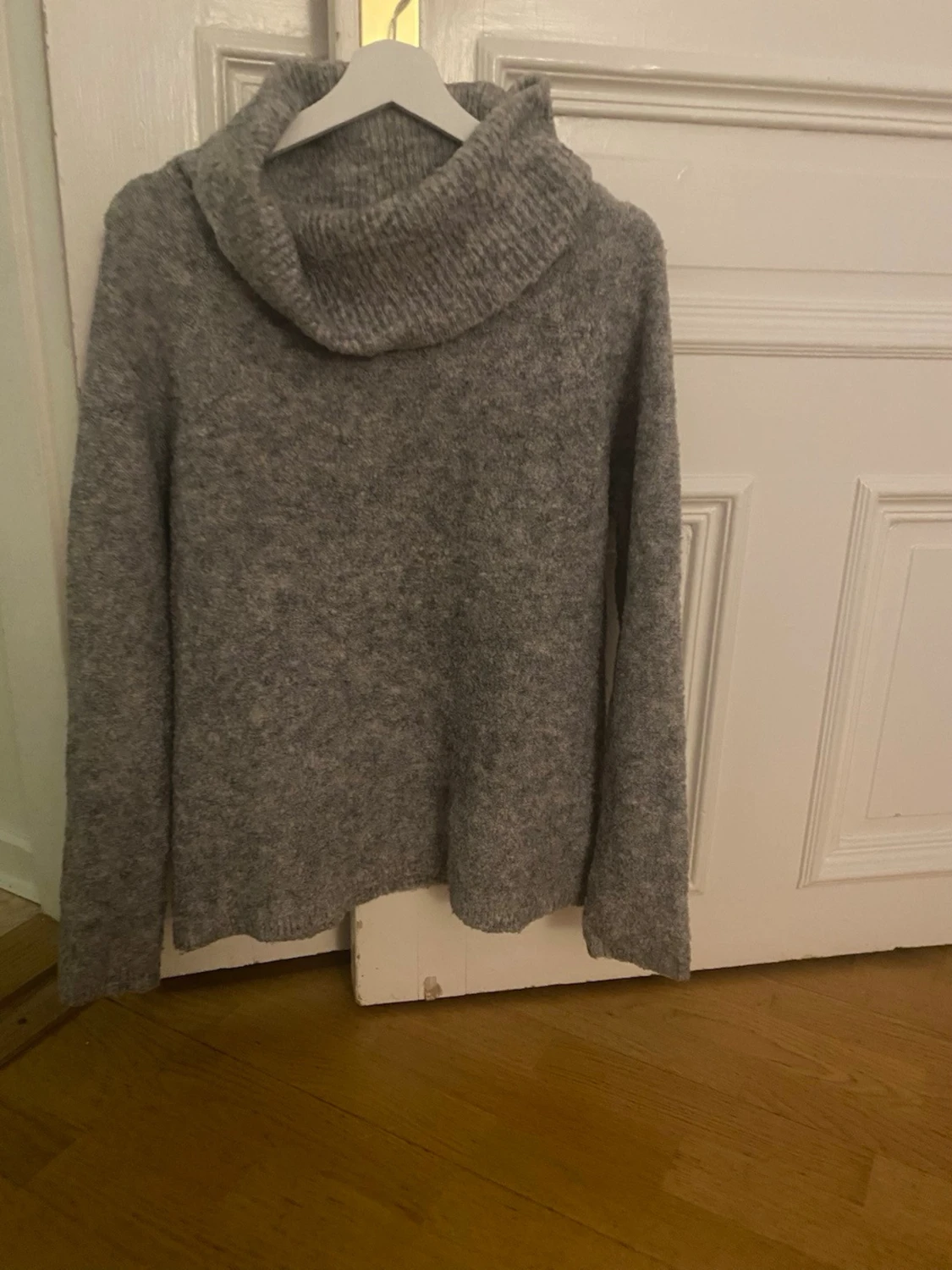 Grå polotröja från Threadbare