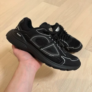 Cd B30 - Cd B30 	•	Color: Triple Black 	•	Size: 43 	•	Condition: Gently used  Well maintained with light signs of wear. Clean overall and only small flaw, shown in pictures.  Price: 65 € Open to reasonable offers. 24H SHIPPING