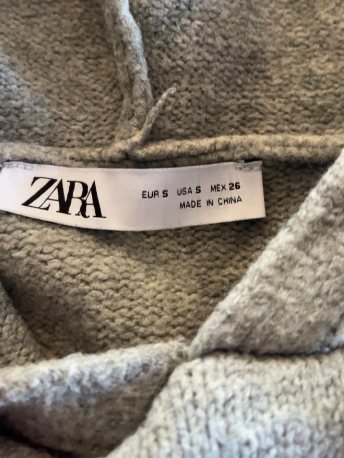 Populär stickad hoodie från Zara - 4